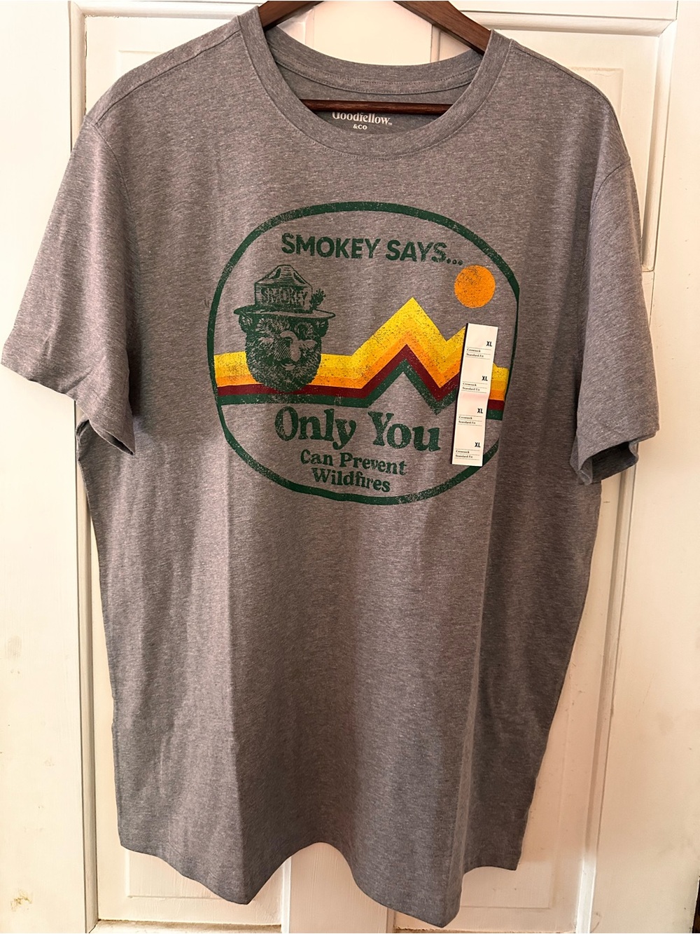 Goodfellow & Co Gray Smokey Says Graphic Tee with Multicolor Print